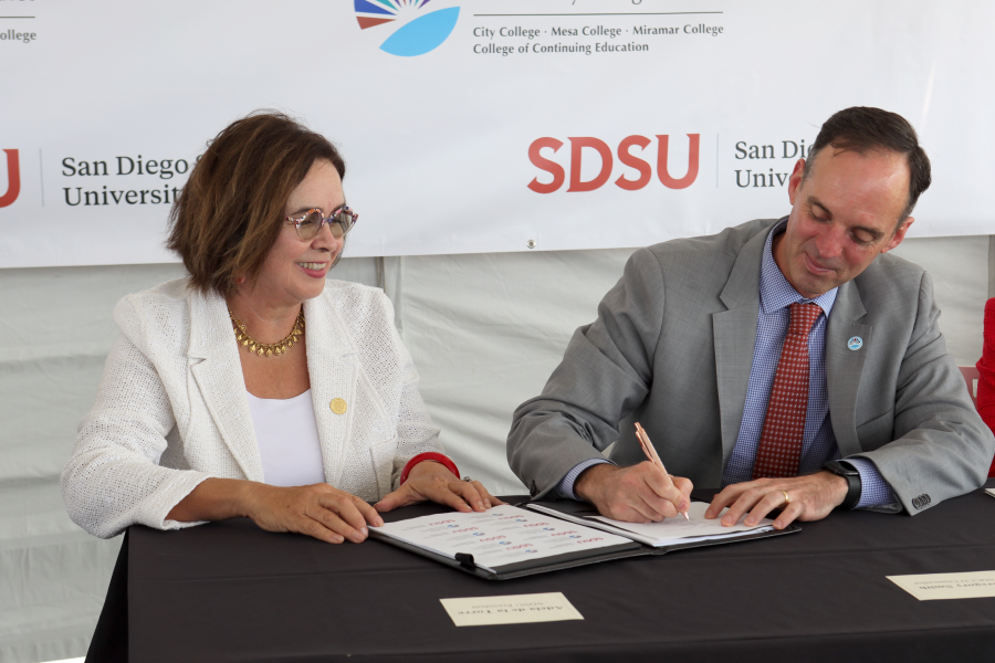 San Diego State University President Adela de la Torre and SDCCD Chancellor Gregory Smith sign the memorandum of understanding for the partnership between the community college district and the university.